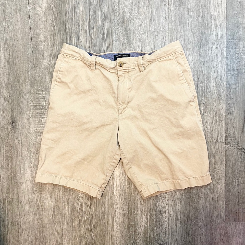 Men’s Banana Republic Khaki Aiden Shorts Size 31